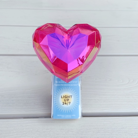Bath & Body Works Other - Bath & body works Heart wallflower plug